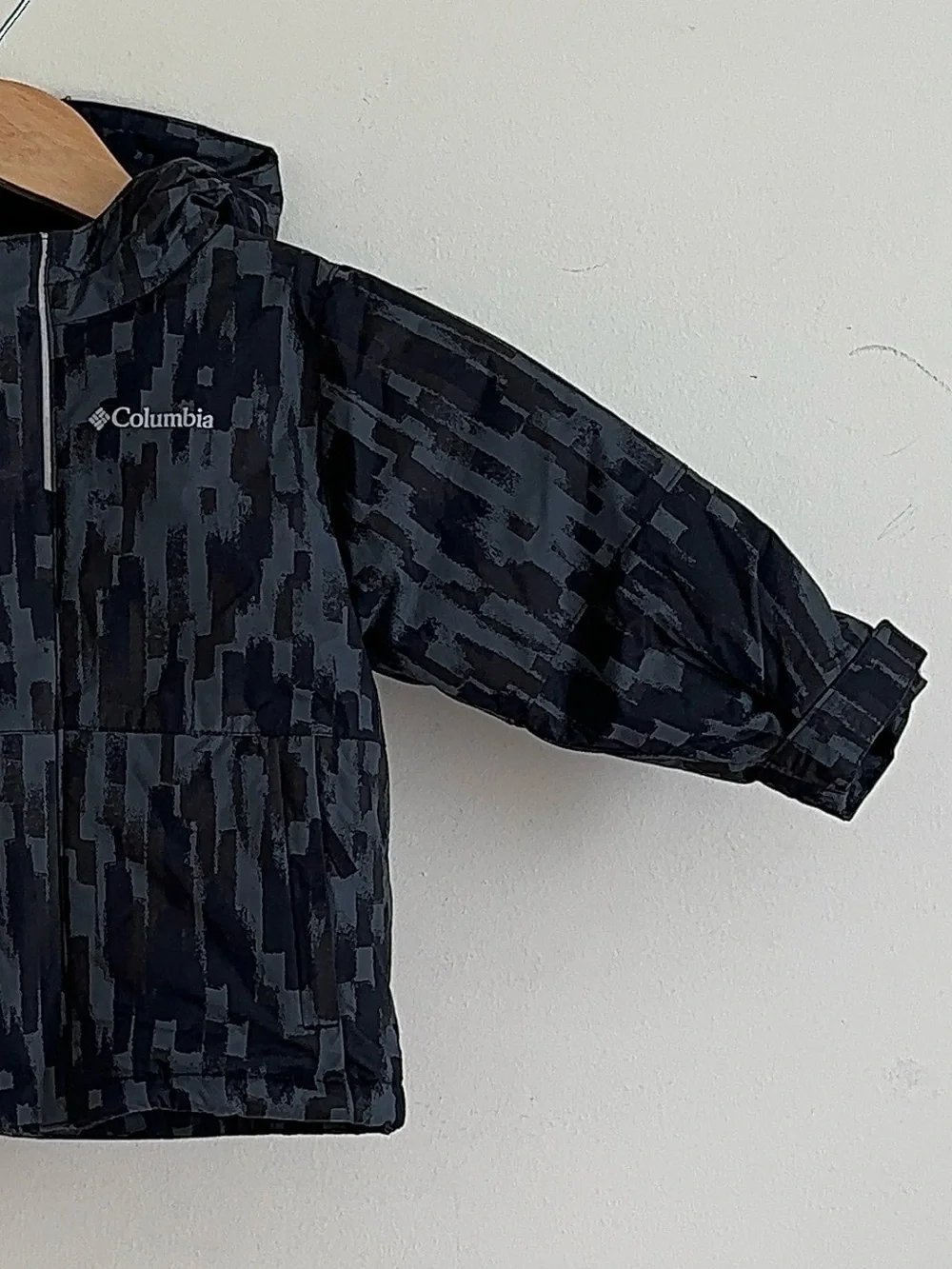 Columbia Boys Hooded Winter Coat 2T Black Gray Digital Camo Waterproof Jacket